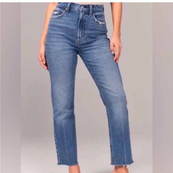 Abercrombie & Fitch Zoe Natural Rise Ankle Straight Jean - Picture 1 of 11